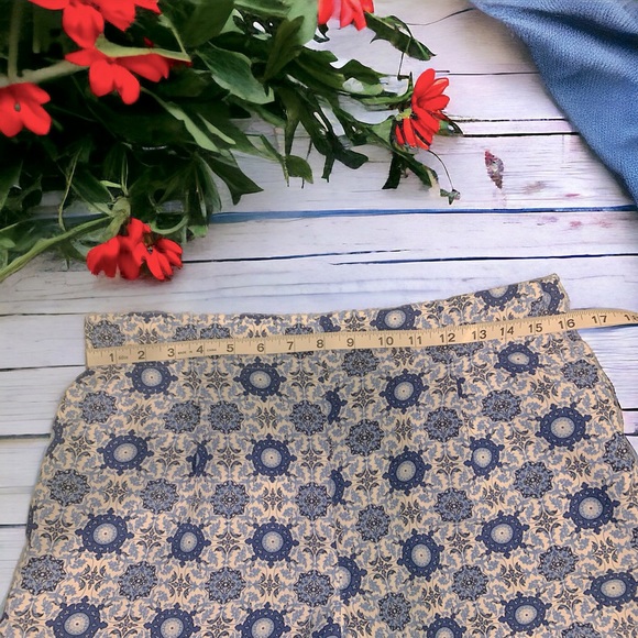 Women’s Loft shorts - Picture 5 of 7